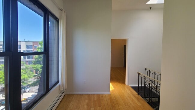 Building Photo - 4905 Park Ave