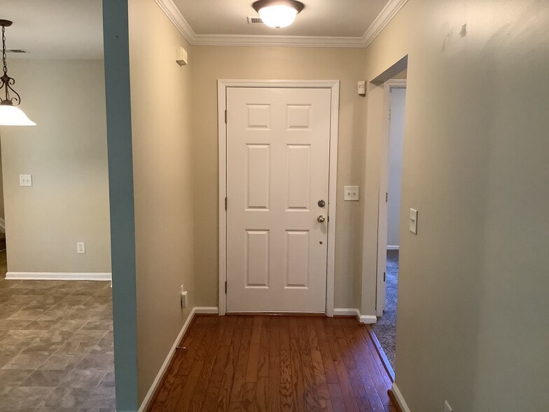 Building Photo - 7204 Weavers Way