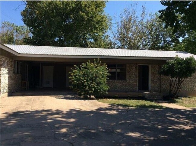 Building Photo - 2708 St Edwards Cir