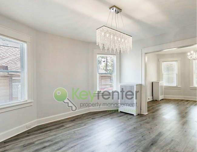 Building Photo - No Broker Fee! Spacious 3-Bed, 2-Bath Apar...