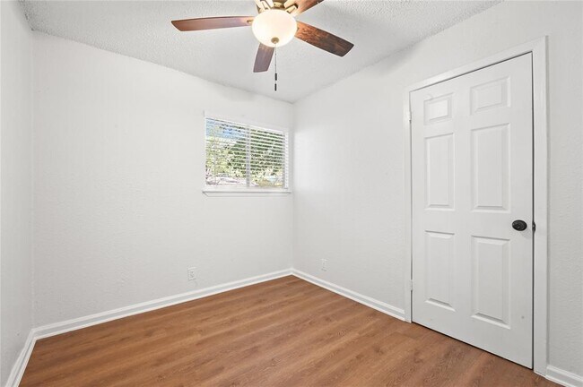 Building Photo - 2208 Deadwood Dr