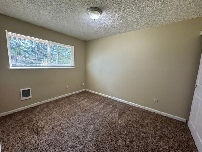 Building Photo - 18895 NW Shadow Ln