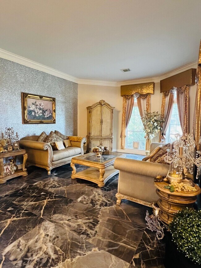 Building Photo - 4114 Fisher Lake Dr