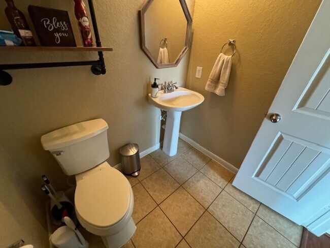 Building Photo - Texas Size Home!! Featuring over 2700 sq ft