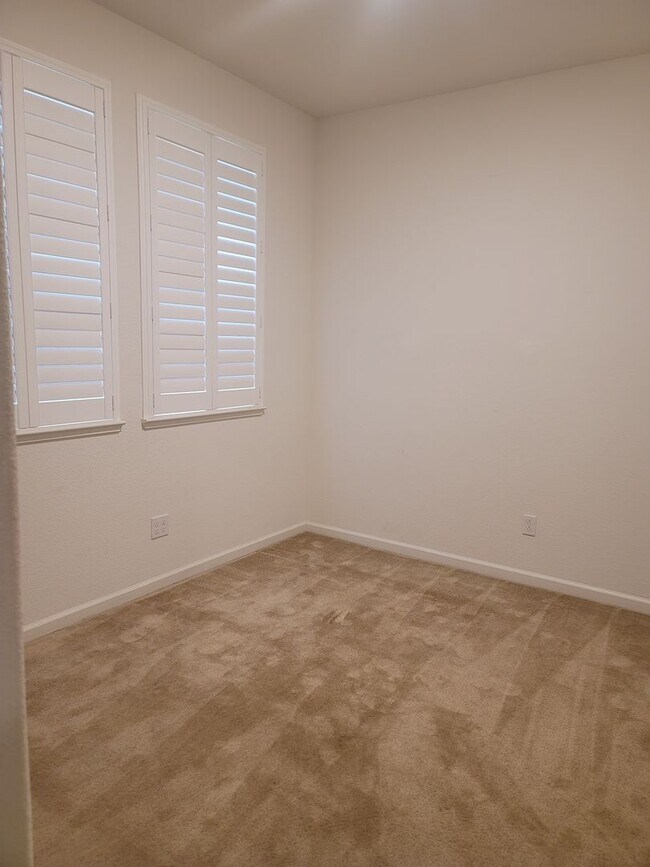 Building Photo - Lodi/Gated Community/Move in Ready