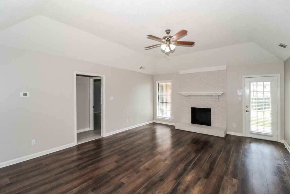 Building Photo - 4879 Baywood Dr