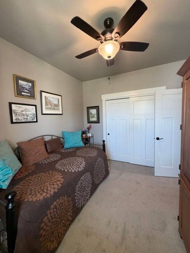 Building Photo - Gorgeous Silverbrook Home