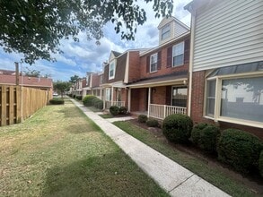 Building Photo - West Columbia Townhome in Stratford Place