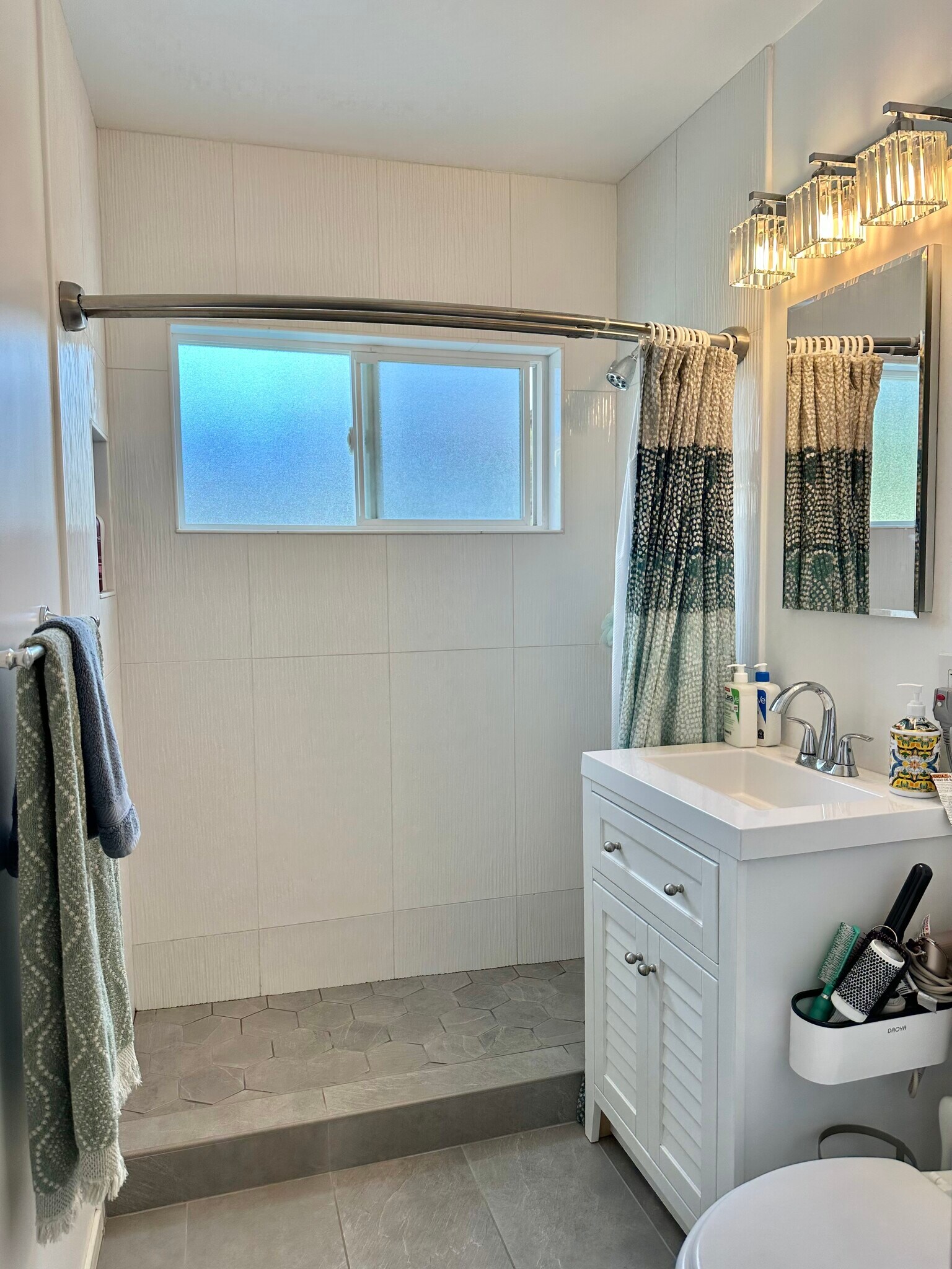 3 year old bathroom - 1408 18th St