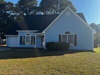 Building Photo - Cozy 3 Bedroom 2 Bath Home in Raeford.