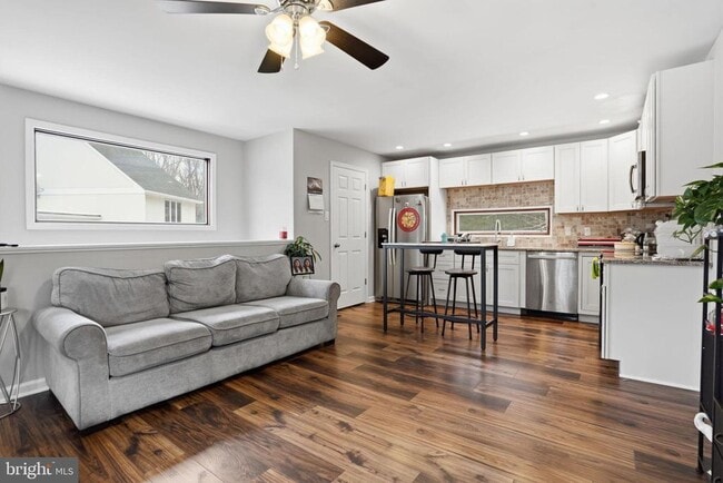 Building Photo - 244 Mathers Rd