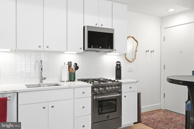 Building Photo - 1775 Swann St NW