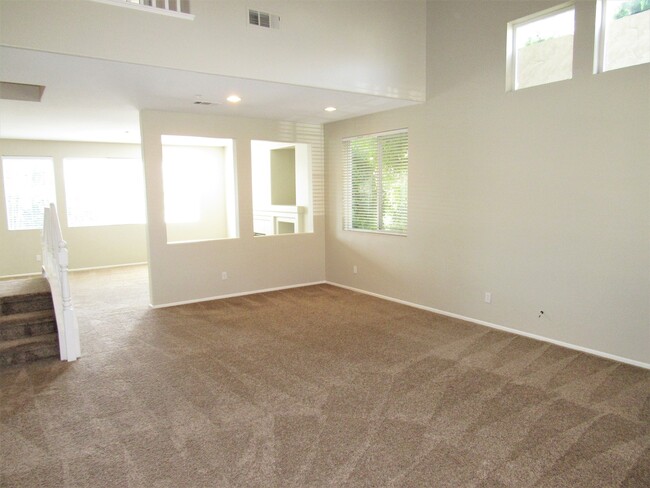 Building Photo - Spacious and Well Maintained 4 Bedroom Hom...