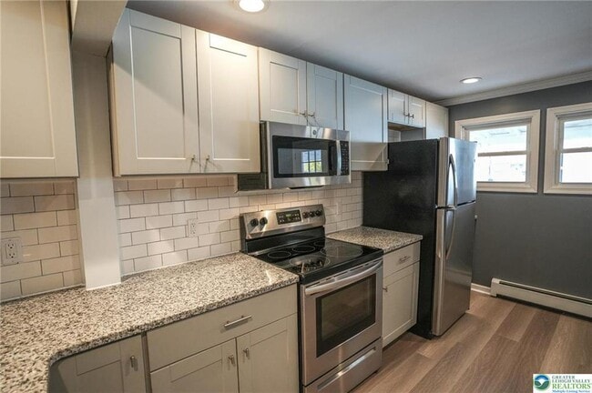 Building Photo - 637 Lehigh Ave