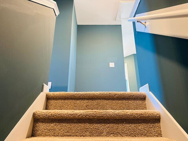 Building Photo - Valley End