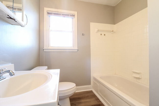 Building Photo - 649 Woodmont Cir