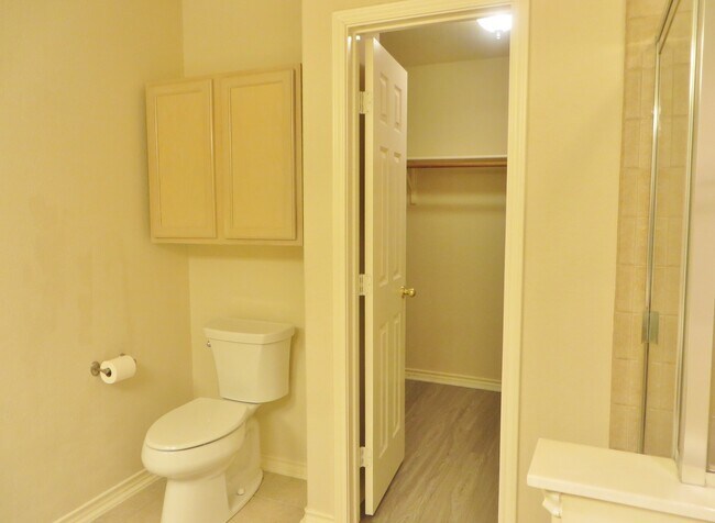Building Photo - 117 Pecos Ct
