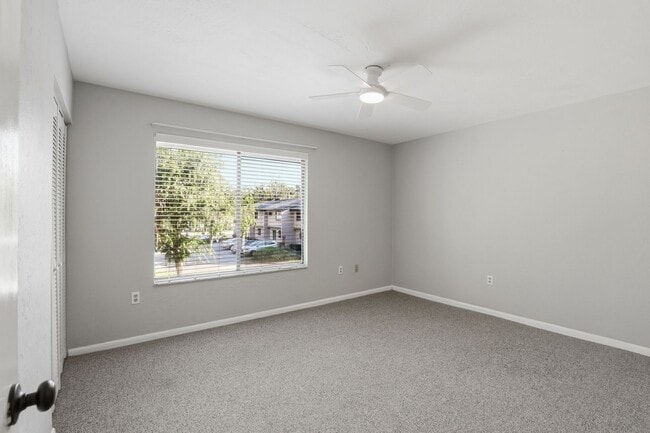 Building Photo - Southfork Oaks Condo