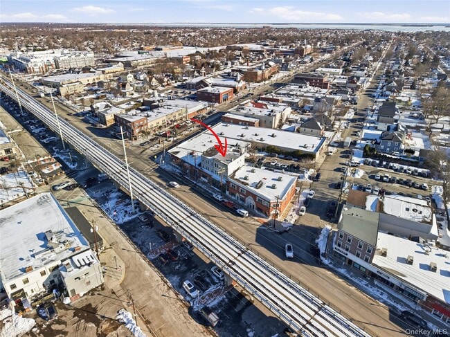 Building Photo - 13 W Hoffman Ave