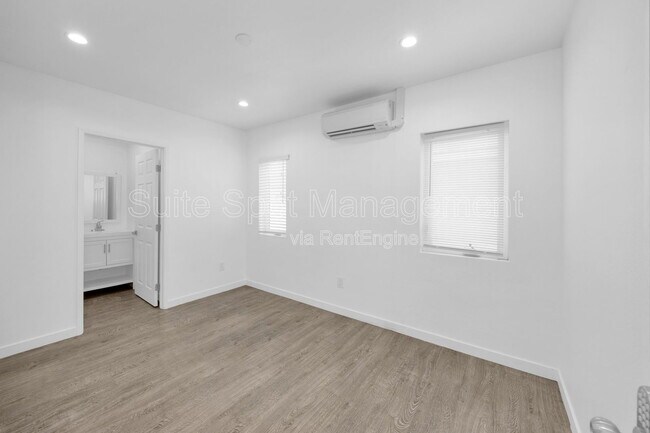 Building Photo - 570 N Cambridge St