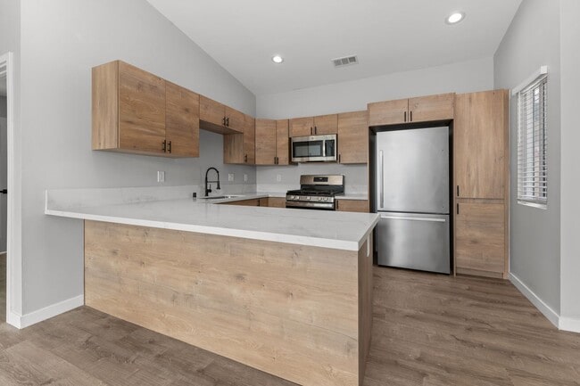 Building Photo - 5350 W Falls View Dr