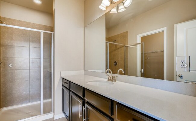 Building Photo - LOVELY 4-BEDROOM TOWNHOUSE IN WALKABLE SW LONGMONT NEIGHBORHOOD