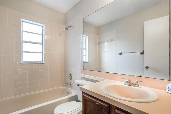 Building Photo - 1000 McCully Ct