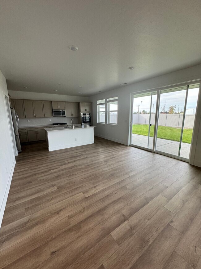 Building Photo - 6893 N Isaiah Ave