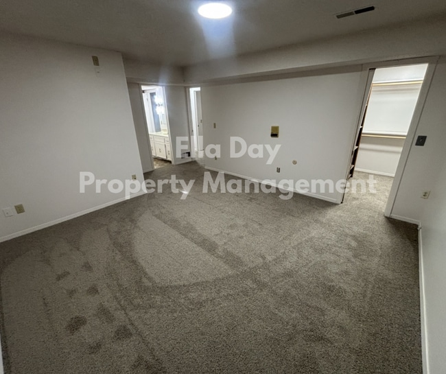 Building Photo - 2006 S White Oak Dr