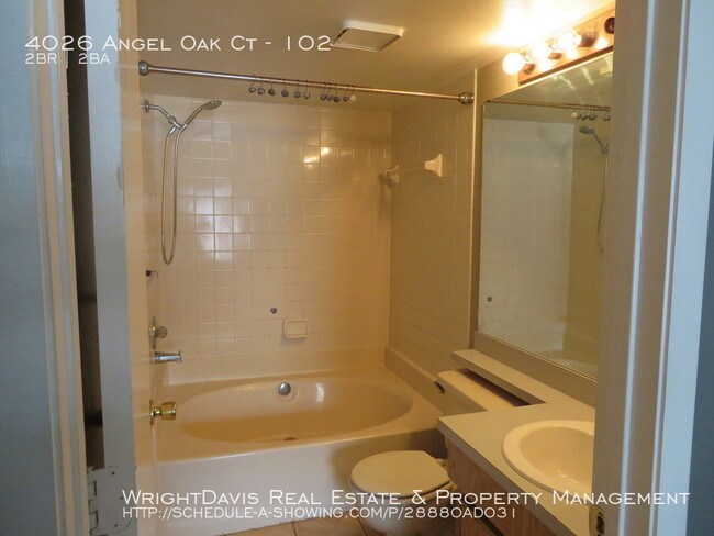 Building Photo - 2/2 Condo in North Oaks with Pool