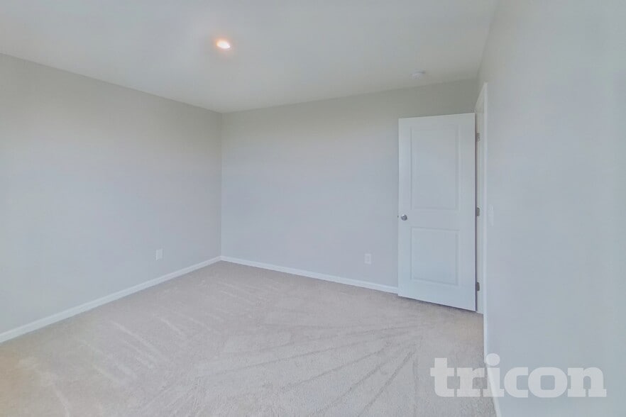 Building Photo - 656 McCormick Ln