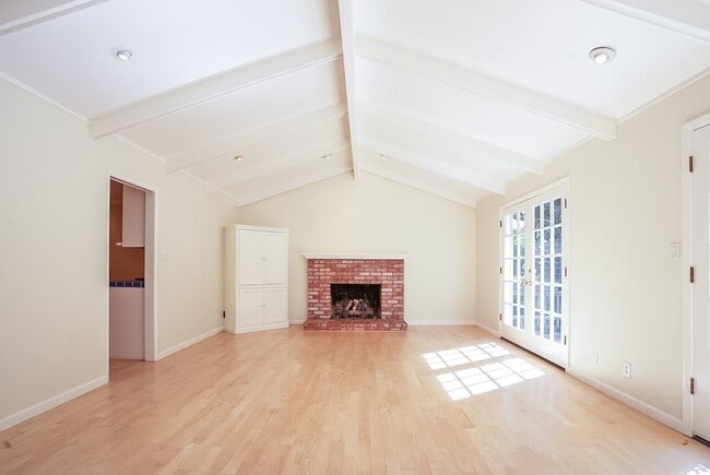 Building Photo - Beautifully Updated Three Bedroom Browns Valley Home