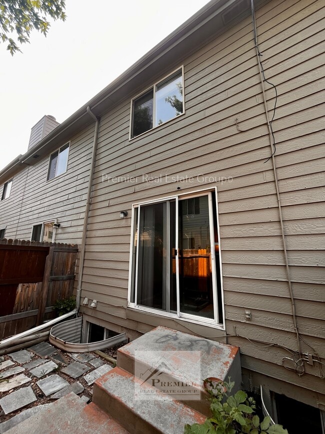 Building Photo - 4320 Hunting Meadows Cir