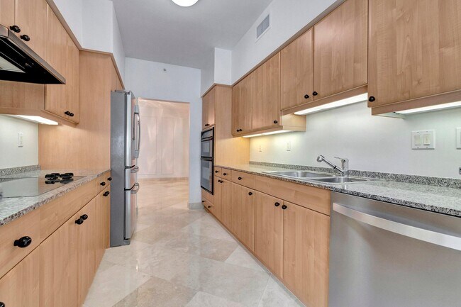 Building Photo - 500 SE Mizner Blvd