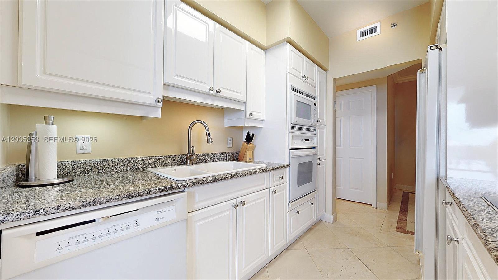 Building Photo - 4779 Collins Ave