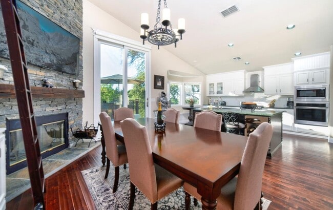 Building Photo - 3293 Woedee Dr