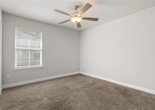 Building Photo - 682 Begeman Rd