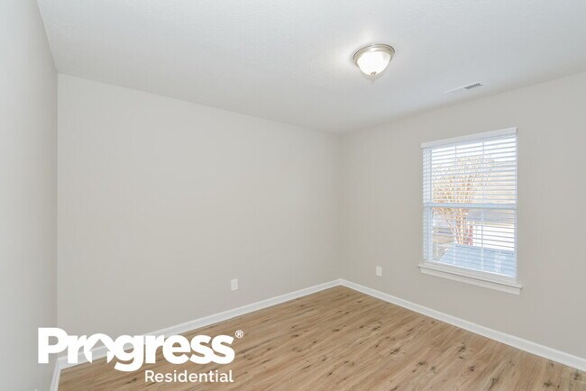 Building Photo - 3338 Meadowhill Dr