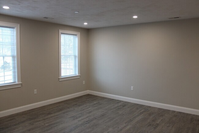 Building Photo - 192 Central St