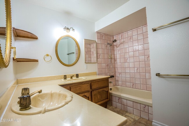 Building Photo - 5627 Middle Crest Dr