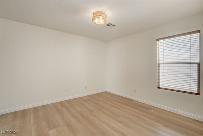 Building Photo - 10808 Wallflower Ave