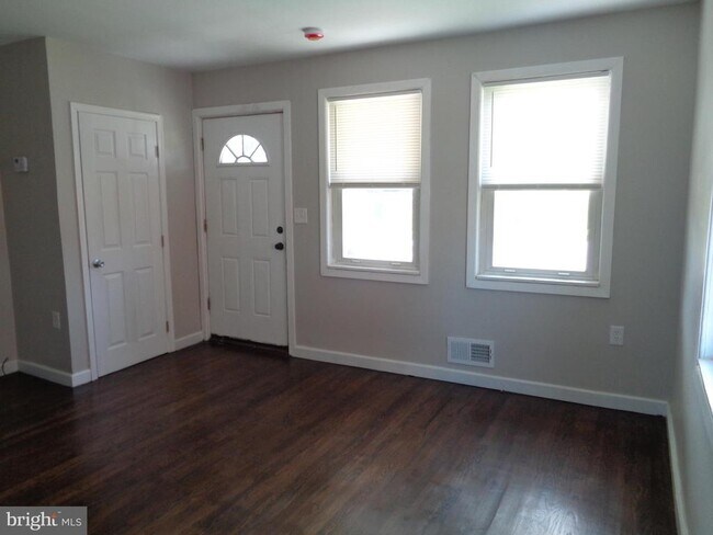 Building Photo - 7150 Eastbrook Ave