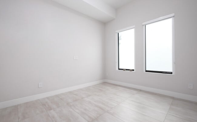 Building Photo - 5663 Brookfield Cir W