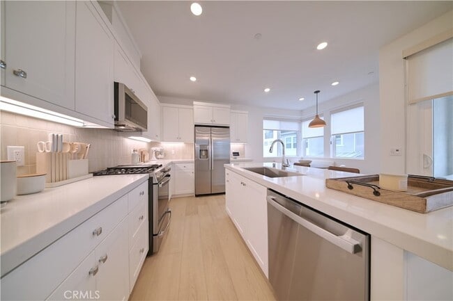 Building Photo - 145 Sora