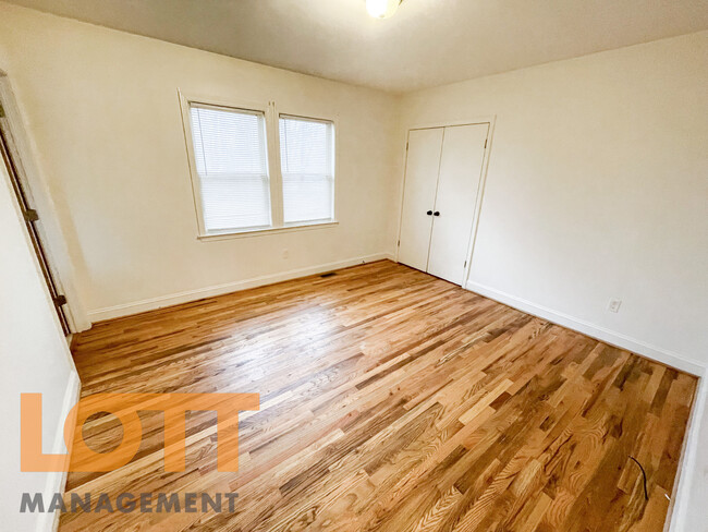 Building Photo - 702 Sumter St