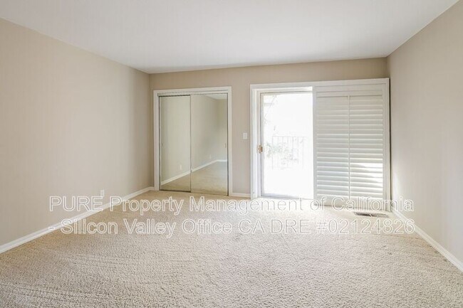 Building Photo - 114 Casa Grande