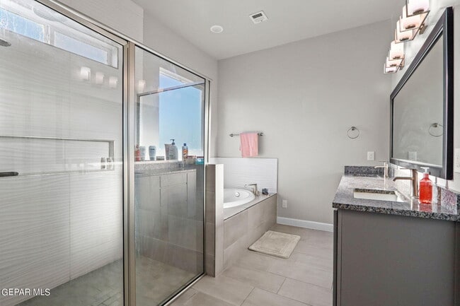 Building Photo - 12300 Desert Heights Ct