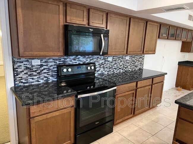 Building Photo - 9719 W Wrangler Dr