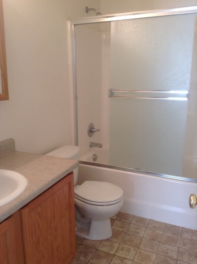 Building Photo - DOG FRIENDLY, 3 BEDROOM, 2.5 BATHROOM SOUTH PARK TOWNHOUSE