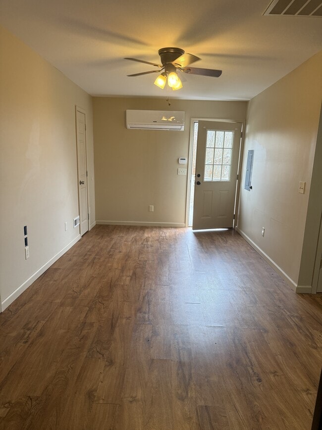 Building Photo - 3521 Mint Rd